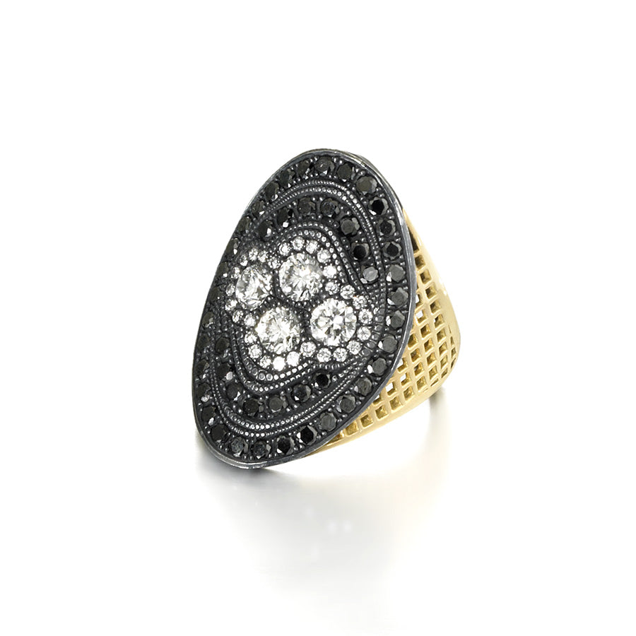 Regency ring in black and white diamonds